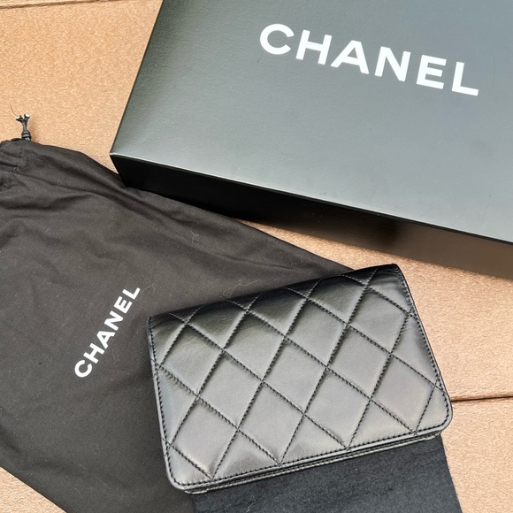 Authentic Chanel Golden Class WOC - Picture 4 of 6